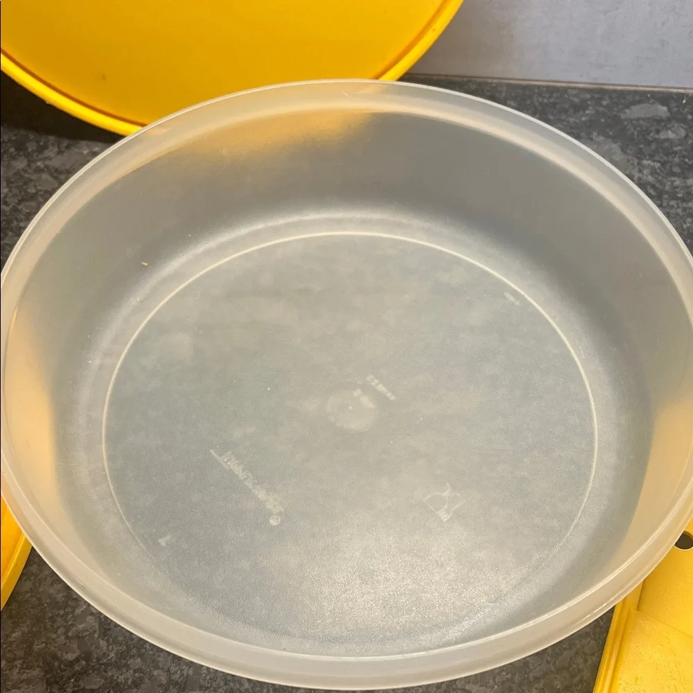 Vintage Tupperware Yellow Grater Bowl with Lid. Grate right into bowl. Exc cond